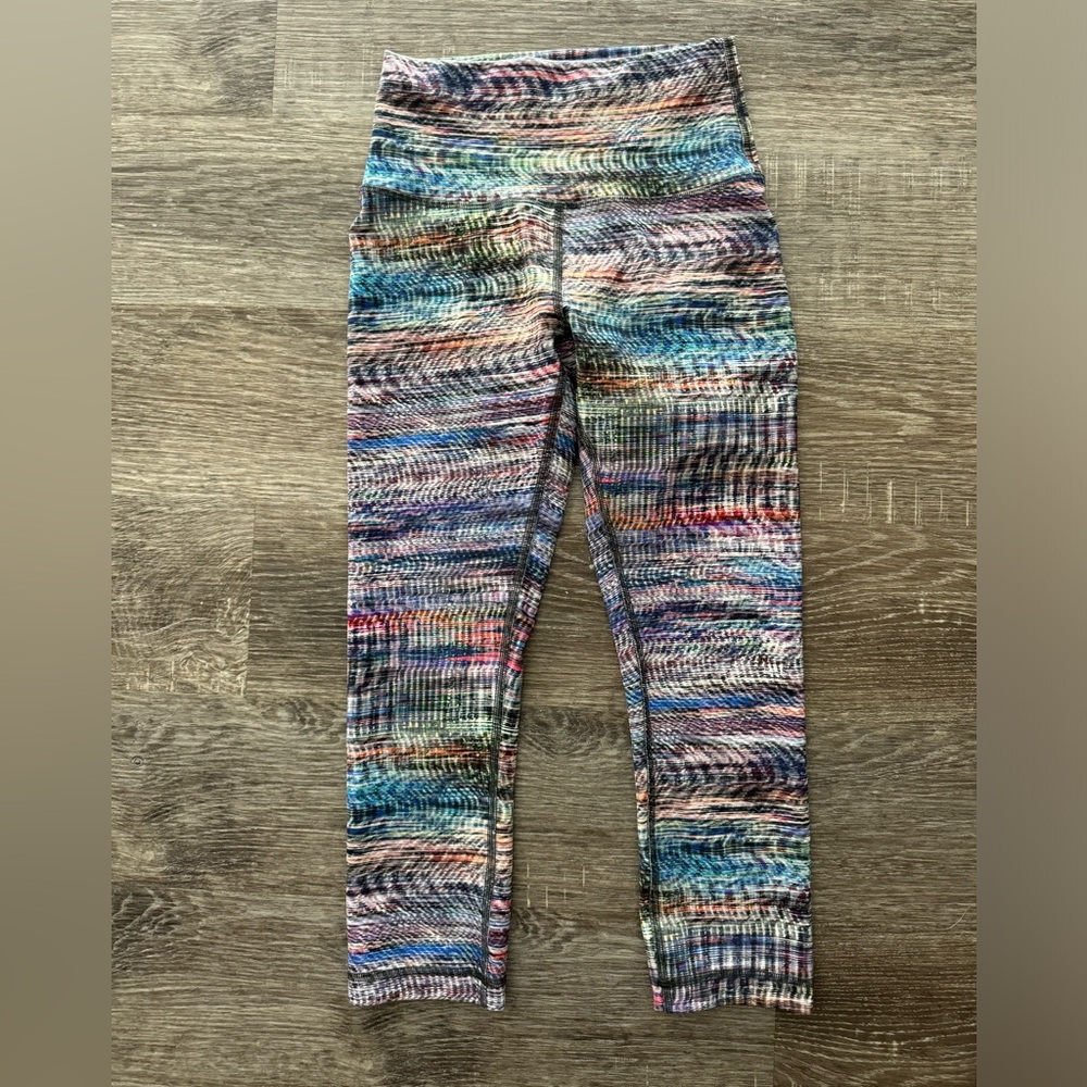 Women’s lululemon Wunder Train High-Rise Crop tights size 4